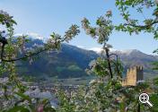 Schloss Hochnaturns im Frühling