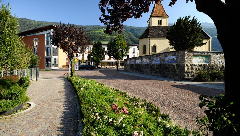 Dorfplatz in Plaus, bei Naturns